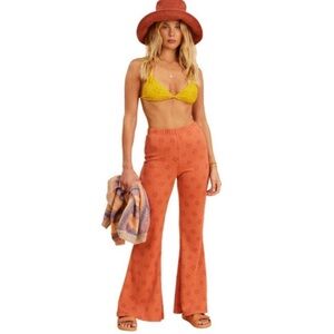 Billabong x salty blonde high waist floral jacquard flare pant. New condition.